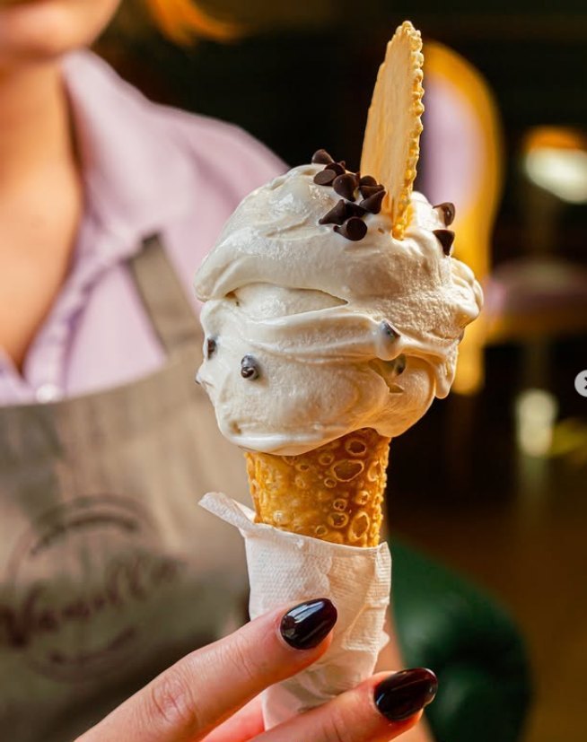 Cono alla crema con gocce di cioccolato