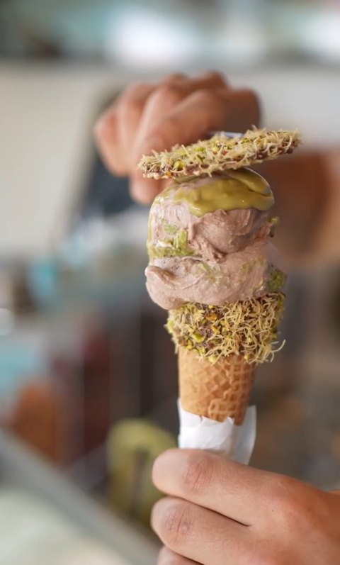 Cono cioccolato e pistacchio con granella